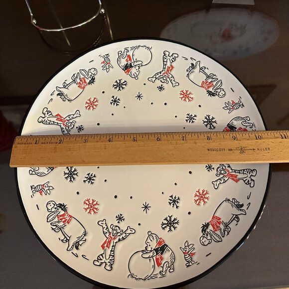 DISNEY Winnie the Pooh & Friends Snowball Christmas Sculpted Dinner Plate 10.25" - Picture 2 of 3